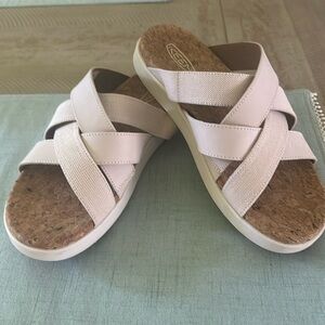 Keen slip on.  Wore one time to big couldn’t take back after being wore.